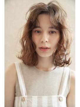 ケイト(kate) 【kate 大宮】 キャラメルベージュ×エアリーミディ