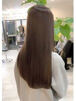 ベラ(Bella)&nbsp;大人可愛い艶髪ストレートロング20代30代40代