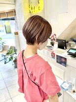 ネオリーブカフ 鶴ヶ峰店(Neolive caff)&nbsp;前下がりショート　似合わせ　白髪ぼかしハイライト