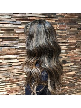 フラココ 神楽坂(hurakoko kagurazaka) ウェーブロングデラックスハイライトカラー白髪ぼかし