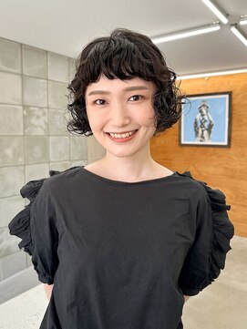 トゥコ(tuco) ボブ くるくる 黒髪 ショートバング