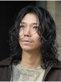 大人の波巻きスパイラルパーマミディアムロングメンズカットヘア
