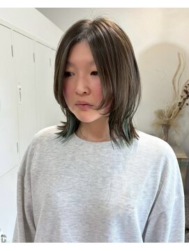 ロッカヘアエジェ(ROCCA hair eje.) ミルクブラウンくびれミディ×インナーカラー