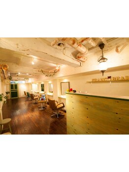 [西梅田/北新地]アトリエの様なオシャレな空間で可愛くなれる☆入口の可愛いクマの看板が目印です★