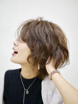 イズム(isms...) ひし形シルエット エアリーボブ