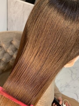 エスカーラ 表参道(THE ESCALA) キャラメルベージュの艶感ヘアー【タビラマユミ】