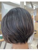 くびれショート/ふんわり内巻き/深め流しバング/耳掛け