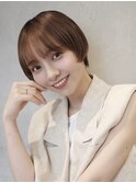 顔周りレイヤーカットくびれヘアミルクティーベージュカラー