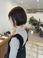 ウイ(Ui) 内巻きボブ×暗髪カラー