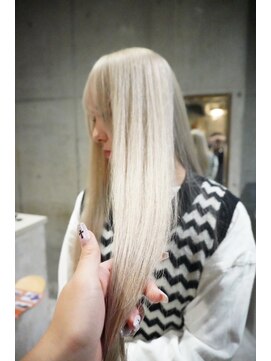 シィーム(cime) ロングヘアー　ホワイトカラー