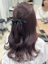 エヌアイ オモテサンドウ(ni omotesando)&nbsp;☆高発色ラベンダーピンクカラー ハーフアップ☆