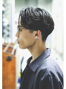 リップス 大宮(LIPPS) ツーブロック爽やかアップバングリバースパーマ