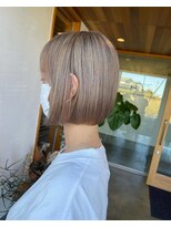 コヨーテ(coyote)&nbsp;ミニマルボブ シルバーベージュ ハイトーン ボブ