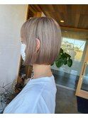 ミニマルボブ シルバーベージュ ハイトーン ボブ