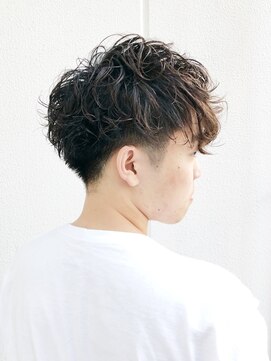 キアラ(Kchiara) くせ毛風パーマ×クラウドマッシュ×刈り上げ※Before有