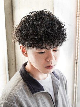 アルファ 新宿(alpha) フェザーパーマ/ブルーブラック/刈り上げセンターパート[新宿]