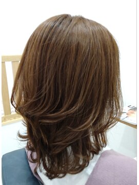 アン(an) 外ハネレイヤー×ライラックラテカラー