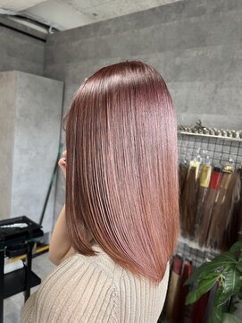 ルイス(L'wis) ブリーチなしで作るピンクブラウンがまろやかで可愛い。宮本