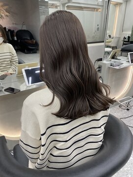 ロンドメリア 天神大名店(Lond Melia) ★斜めバングミディアムヘアグレージュカラーシルキーベージュ★