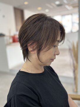 ウル 岡山駅店(ULu.) ショートカットグレージュ前髪長め白髪ぼかし岡山30代40代50代