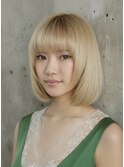 ナチュラルブロンド　ハッシュカット　レイヤー