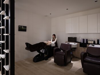 ブート(BouT)の写真/【頭浸浴導入】炭酸の打たせ湯で頭皮と髪を整える*カラーやパーマの臭いを抑える最新のヘア&スキャルプケア