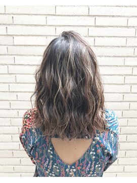 レイドバック(LAID BACK) 【代官山LAIDBACK】グレージュの極細ハイライト外国人風カラー