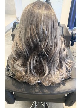 ホワイトベージュ グラデーションカラー L ユニ Uni のヘアカタログ ホットペッパービューティー
