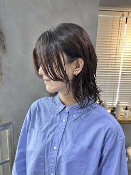 リュッカ(Lyuck) 【MANA】パーマ/レイヤー/センターわけ/ミディアム