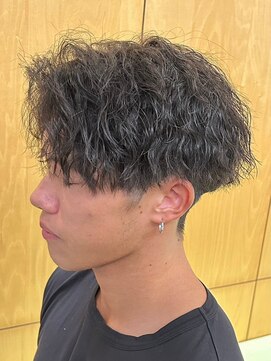 ニアウ 伊勢崎連取店(Niau) センターパートツイストスパイラルパーマ波巻きスパイラルパーマ