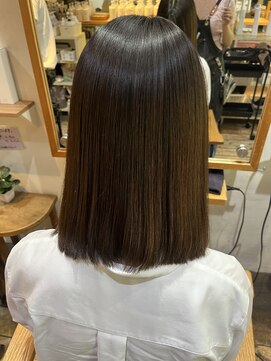 ヨンセンチメートルヒロサカ(4cm HIROSAKA) さら艶ボブ