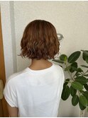 回転数でコントロールした強めのパーマスタイル