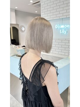 ダイアモンドリリー(Diamond Lily) ホワイトグレージュ