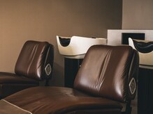 フルフラットシャンプー台で癒しのヘッドスパを。頭皮ケアで髪質改善も叶える♪