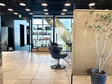ランベリー(LANVERY)の雰囲気（緑に囲まれた店内で理想の美髪へ[表参道/髪質改善/つや髪/白髪]）