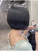 グラデーションボブ黒髪ぱっつん内巻き切りっぱなし艶髪