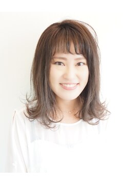 ミジョレ(MIJYORE) ショートバング×外ハネミディ