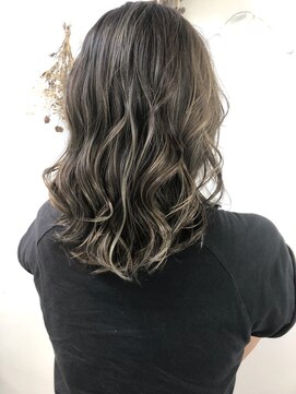 ノア(NOA by KENJE) バレイヤージュ　グレージュ .