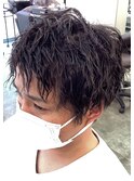ツイストパーマ メンズおしゃれ アレンジ 大人男子