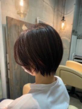 フルーヴ(Fleuve) 女性らしいショートボブ