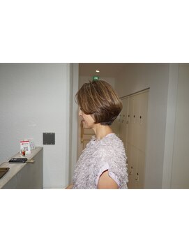 エマ(emma) ふんわりレイヤーボブ！ハイライト