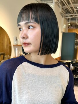 ノイカーム(noi Calm) 顔周りレイヤーカットミルクティーベージュカラー前髪カット