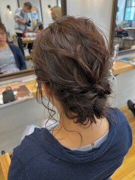 モーラ 鳳店(MOLLA) ヘアアレンジ　シニョン　お呼ばれヘア