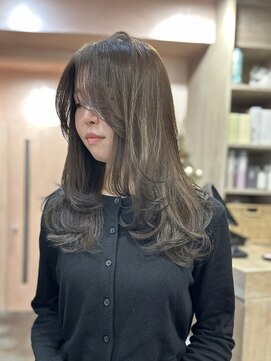 透けるオリーブベージュ/レイヤーカット