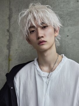 ネハス(nehus.) MEN’S HAIR/サーフカール/刈り上げセンターパート/ブリーチ