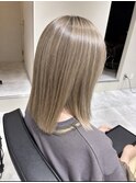 50代白髪ぼかしハイトーン×メテオストレートの艶髪ボブ
