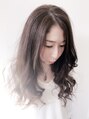 アンジュール ヒルズ(UNJOUR HILLS) アッシュベースのカラーにハイライトで、透明感のある仕上がりに