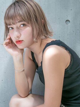 ルティア(Lutia) ミニボブ 外ハネ ミルクティーカラー ☆