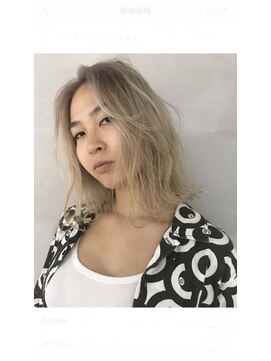 ジーナ(XENA) ホワイトブロンド