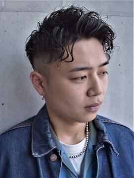 ガズル ハラジュク(GUZZLE HARAJUKU) フェードカット　無造作　くせ毛ショート　アップバンク　原宿